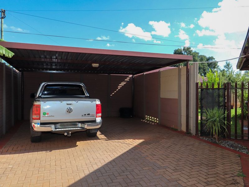 WELL PRESENTED HOME READY FOR IT'S NEW OWNERS! - Photo 4