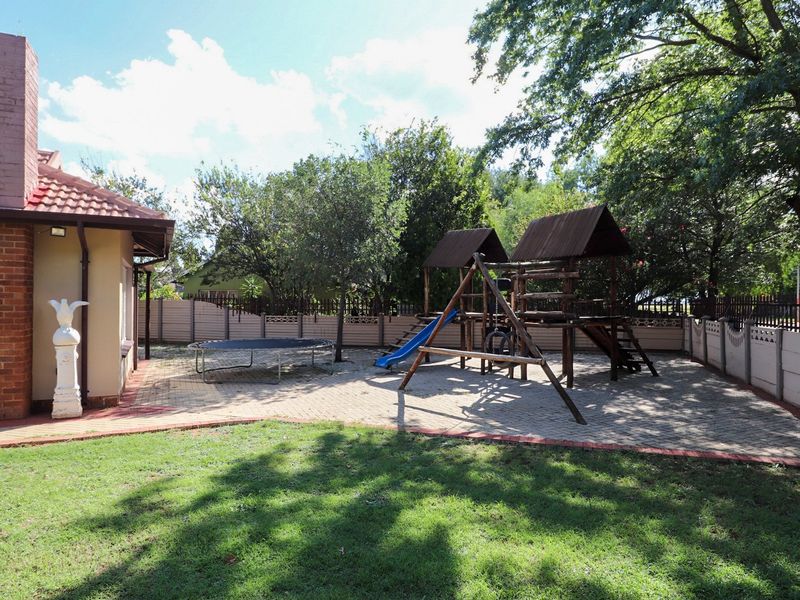 WELL PRESENTED HOME READY FOR IT'S NEW OWNERS! - Photo 2