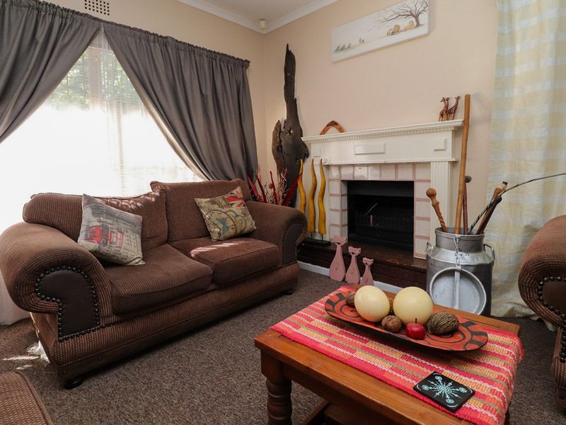 WELL PRESENTED HOME READY FOR IT'S NEW OWNERS! - Photo 6