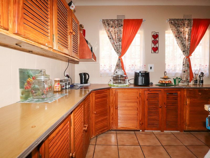 WELL PRESENTED HOME READY FOR IT'S NEW OWNERS! - Photo 8