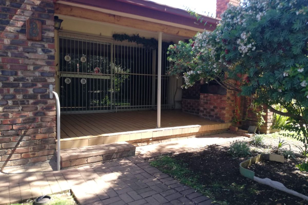 Secure 2-Bedroom Unit in a Neat Retirement Village - Photo 3