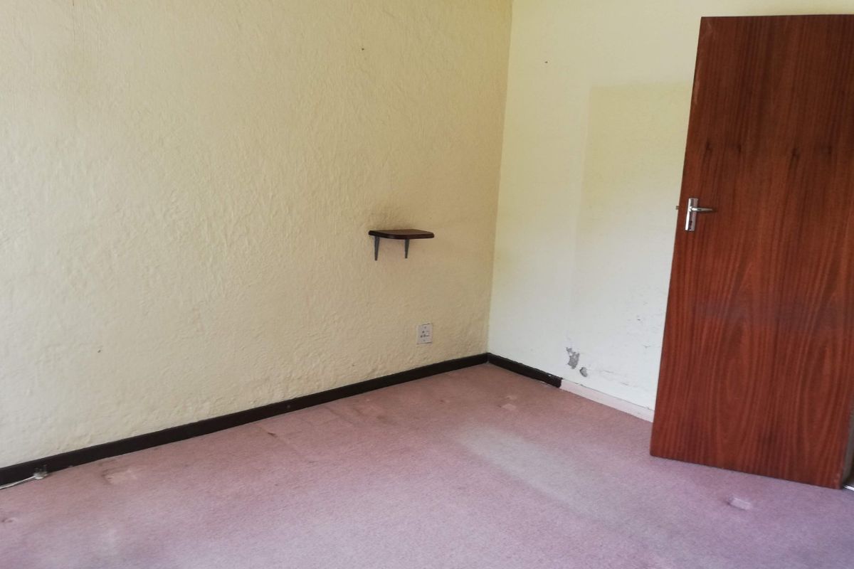 Secure 2-Bedroom Unit in a Neat Retirement Village - Photo 4