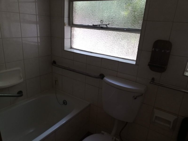 Secure 2-Bedroom Unit in a Neat Retirement Village - Photo 7