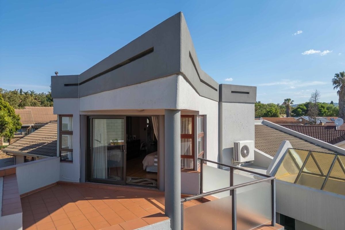 Charming 4-Bedroom Family Home with Modern Kitchen and Covered Entertainment Area - Photo 4