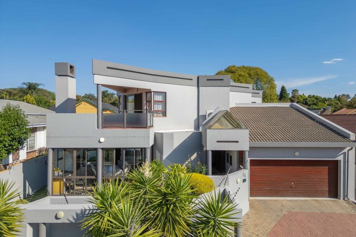 Charming 4-Bedroom Family Home with Modern Kitchen and Covered Entertainment Area - Photo 3