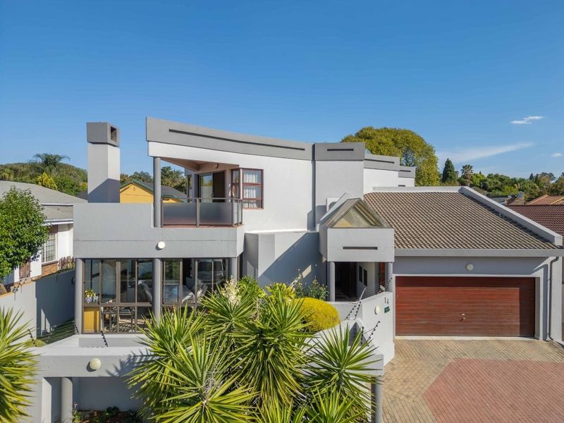 Charming 4-Bedroom Family Home with Modern Kitchen and Covered Entertainment Area - Photo 3