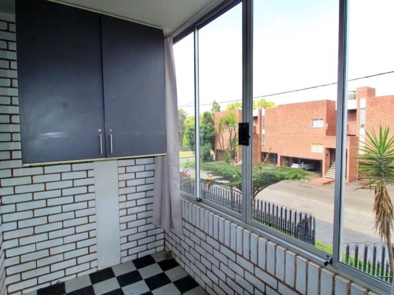 Stylish 1-Bedroom Flat with Modern Finishes - Photo 4