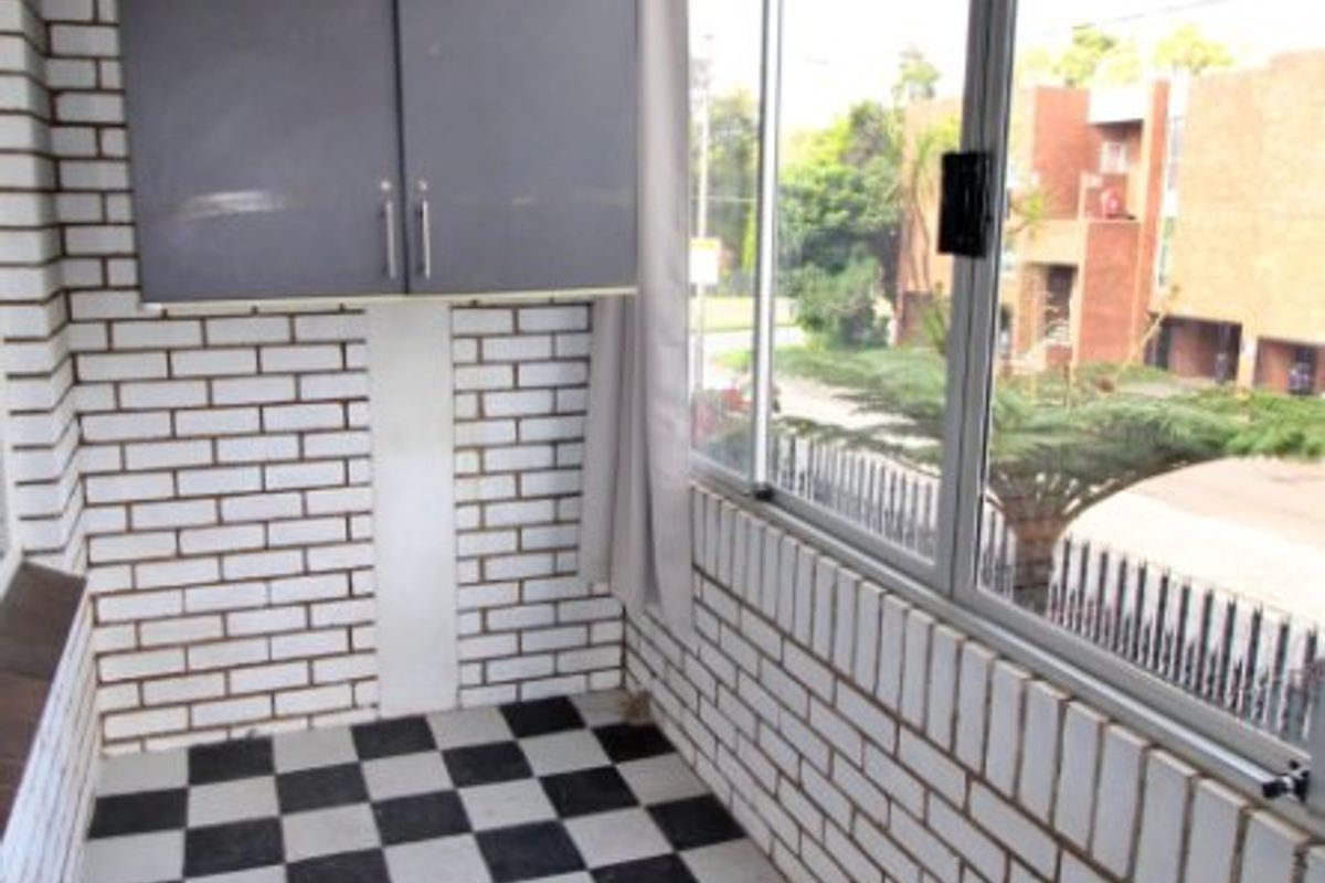 Stylish 1-Bedroom Flat with Modern Finishes - Photo 3