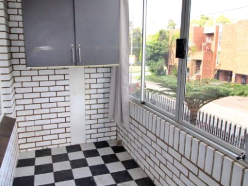 Stylish 1-Bedroom Flat with Modern Finishes - Photo 3