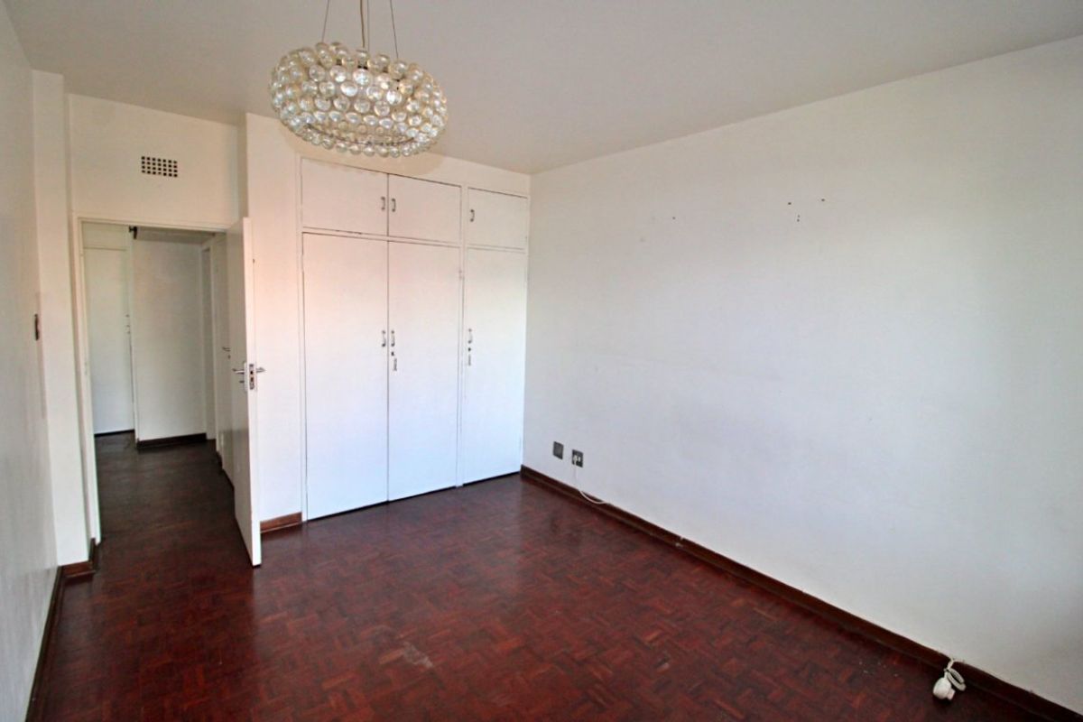 Stylish 1-Bedroom Flat with Modern Finishes - Photo 5