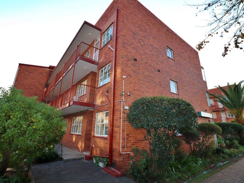 Modern 2-Bedroom Flat in Secure Complex - Photo 2