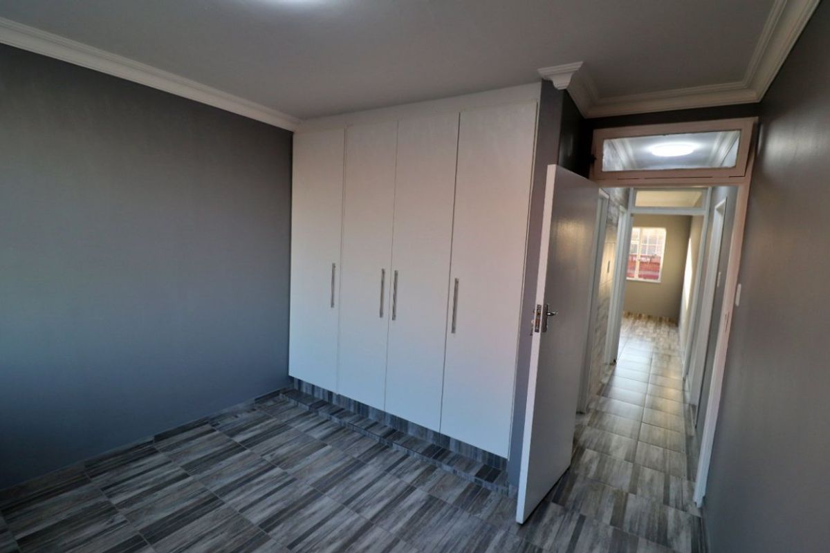 Modern 2-Bedroom Flat in Secure Complex - Photo 5