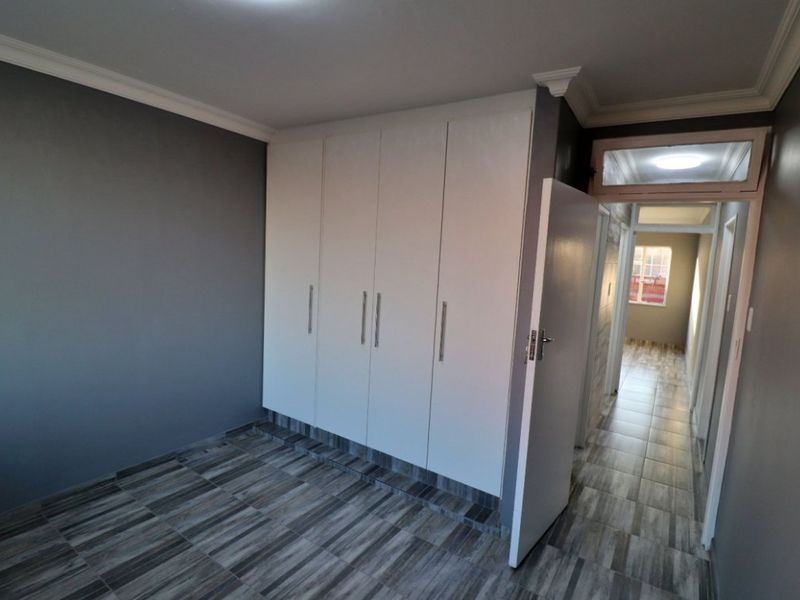 Modern 2-Bedroom Flat in Secure Complex - Photo 5