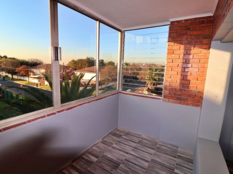 Modern 2-Bedroom Flat in Secure Complex - Photo 7