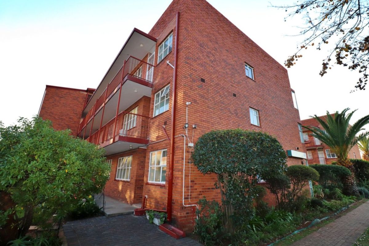 Modern 2-Bedroom Flat in Secure Complex - Photo 2