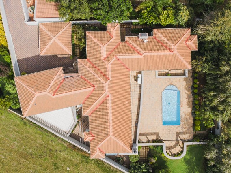 Spacious 5-Bedroom Family Home with Entertainment Areas - Photo 6