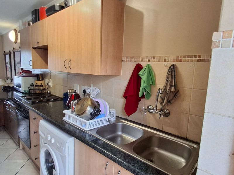 2 BED APARTMENT FOR SALE  - Photo 8