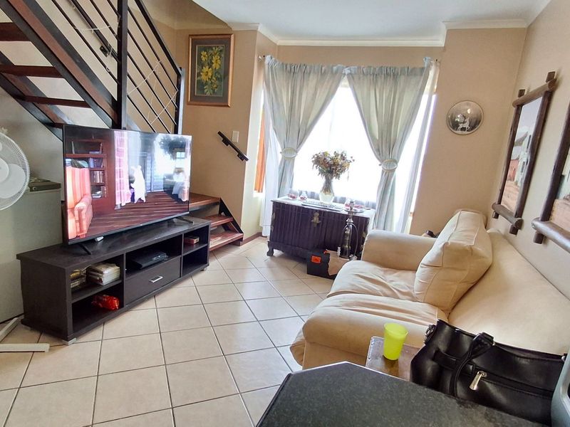 2 BED APARTMENT FOR SALE  - Photo 2