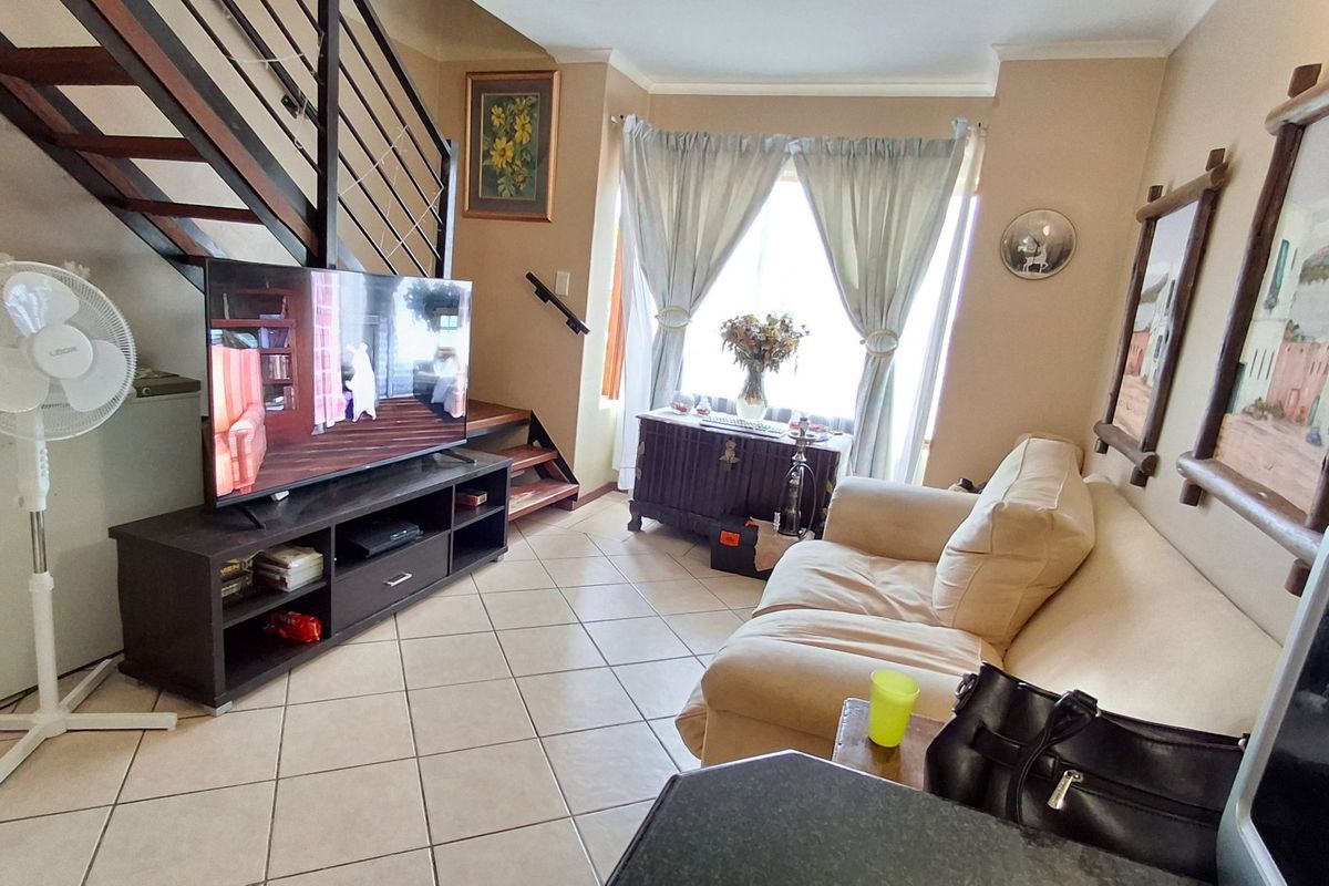 SPACIOUS 2 BED APARTMENT FOR SALE  - Photo 3