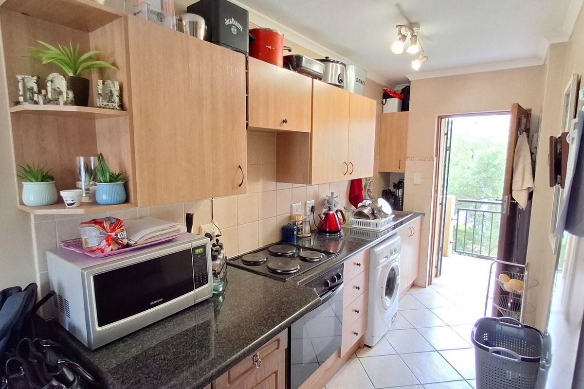SPACIOUS 2 BED APARTMENT FOR SALE  - Photo 5