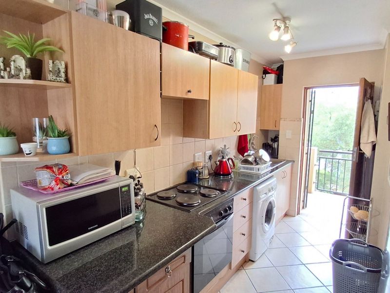 SPACIOUS 2 BED APARTMENT FOR SALE  - Photo 5