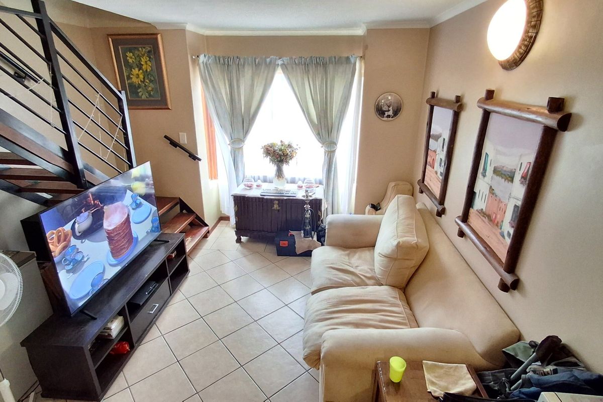 SPACIOUS 2 BED APARTMENT FOR SALE  - Photo 2