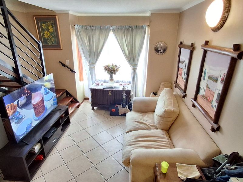 SPACIOUS 2 BED APARTMENT FOR SALE  - Photo 2