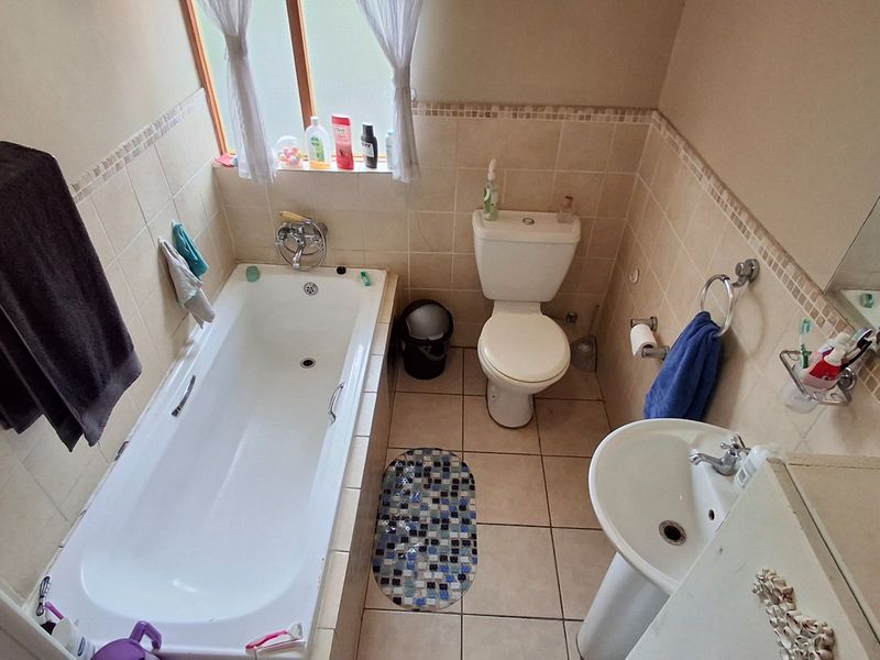 SPACIOUS 2 BED APARTMENT FOR SALE  - Photo 8