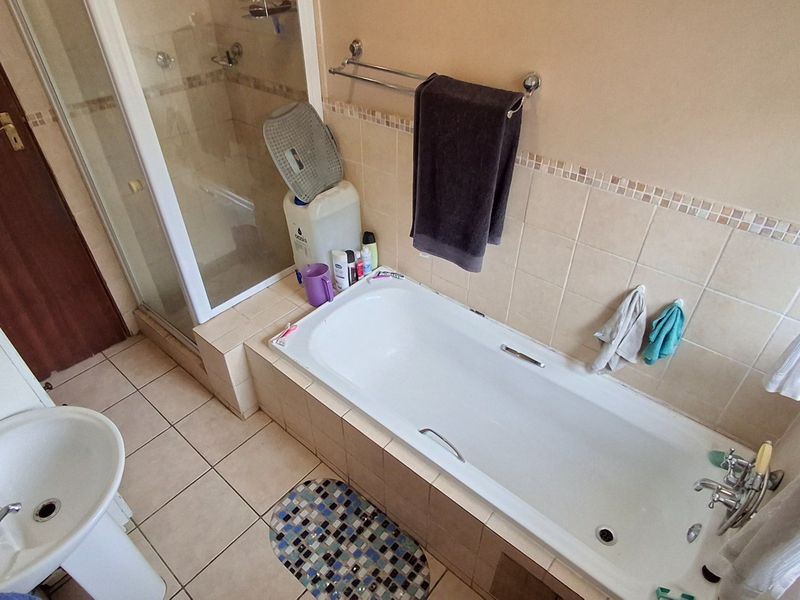 SPACIOUS 2 BED APARTMENT FOR SALE  - Photo 10
