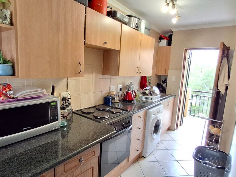 SPACIOUS 2 BED APARTMENT FOR SALE  - Photo 6