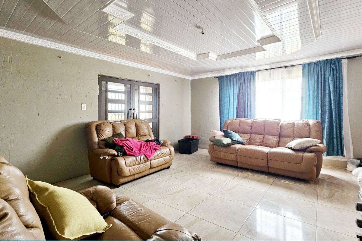 A sizable farm in the Midvaal Municipal area - Photo 3