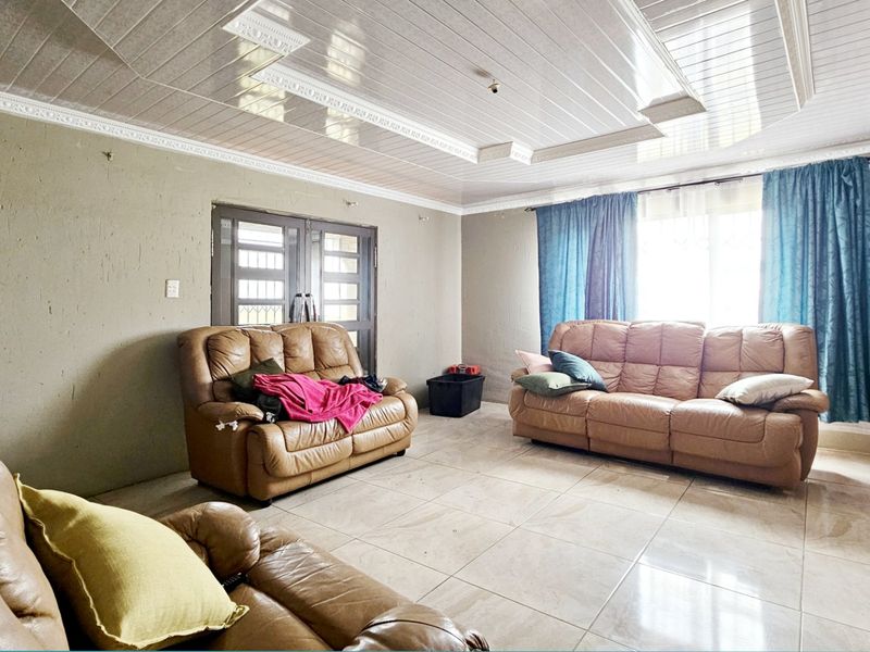 A sizable farm in the Midvaal Municipal area - Photo 3