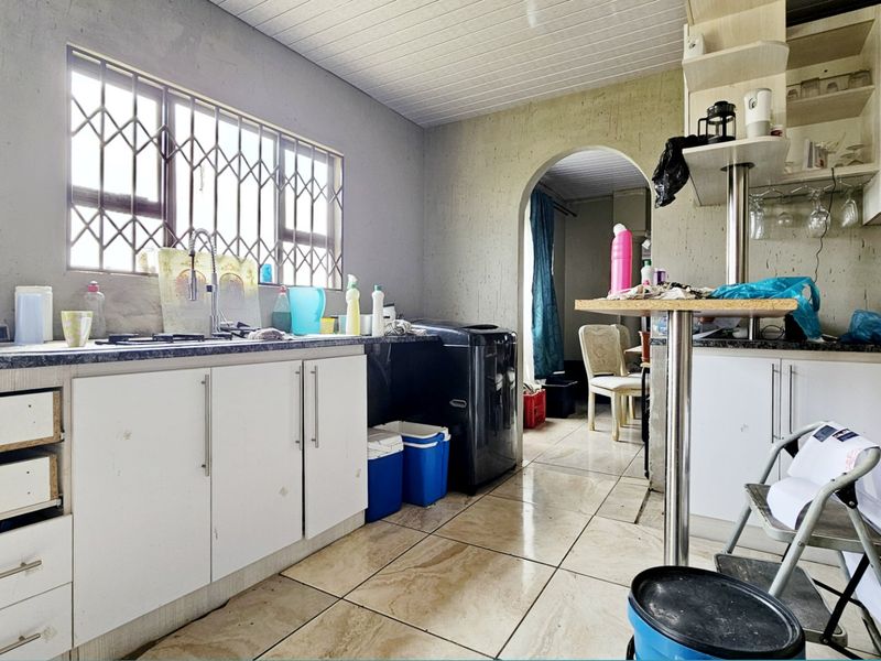 A sizable farm in the Midvaal Municipal area - Photo 8