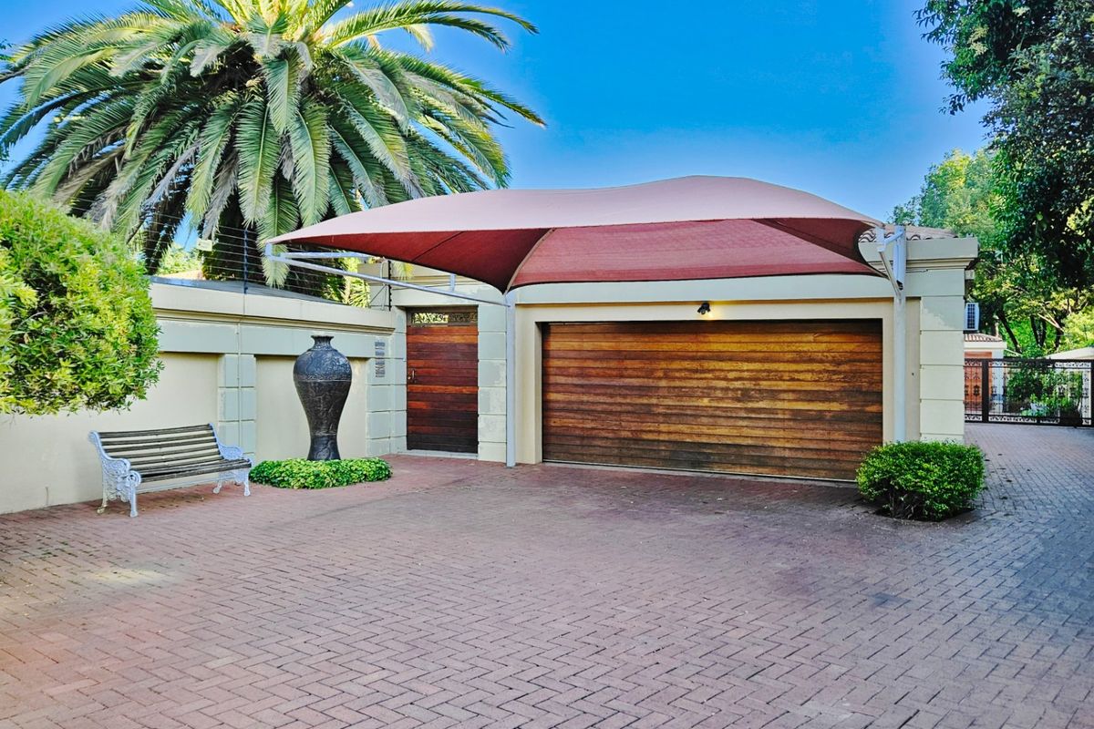 A delightful simplex unit in a small development. - Photo 4