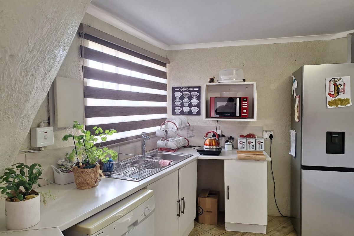 Large family home in Vaalmarina. - Photo 4