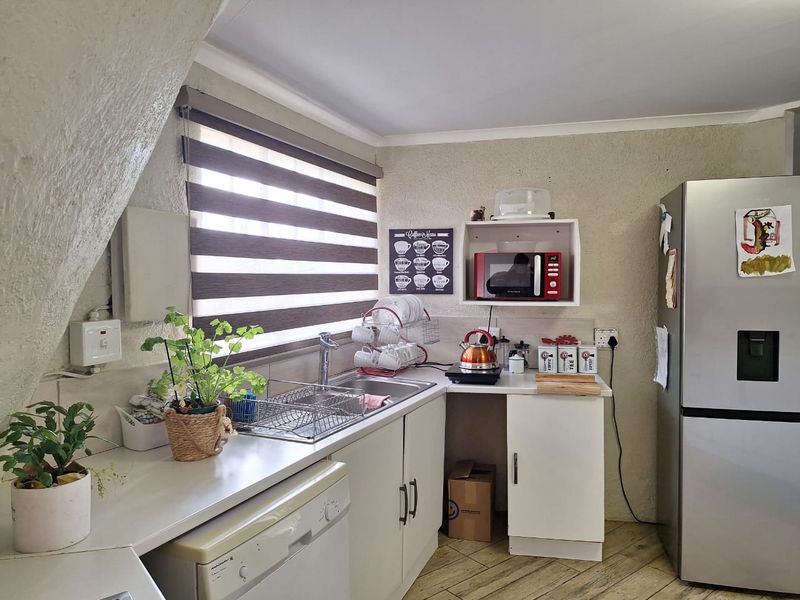 Large family home in Vaalmarina. - Photo 4