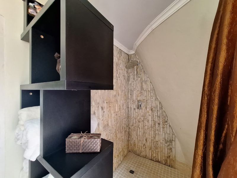 Large family home in Vaalmarina. - Photo 9