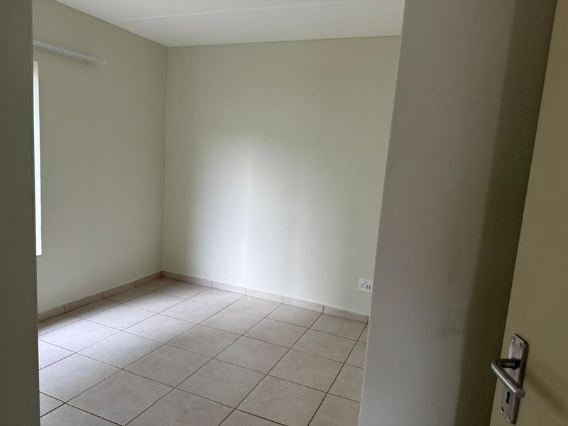 Modern 2 Bedroom and 1 Bathroom Apartment for sale - Photo 8