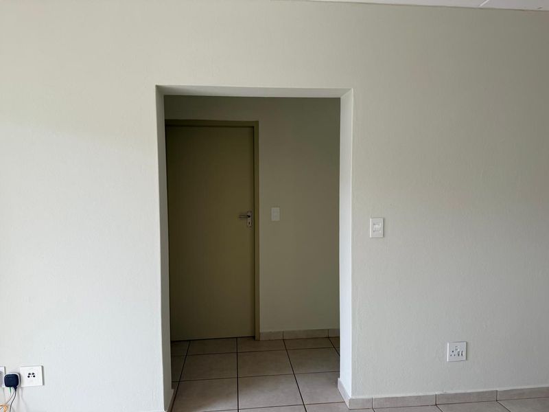 Modern 2 Bedroom and 1 Bathroom Apartment for sale - Photo 6