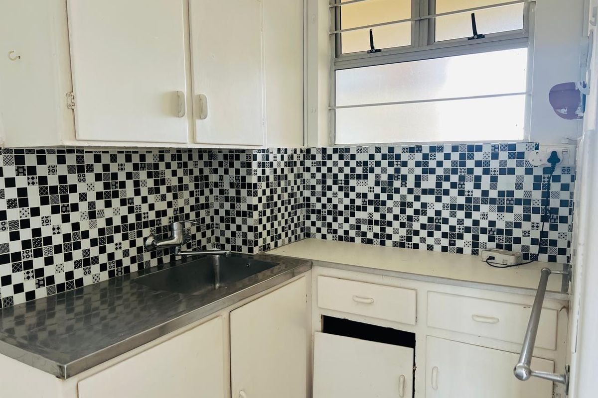 A Studio Apartment To Let In North Beach, Durban - Photo 4