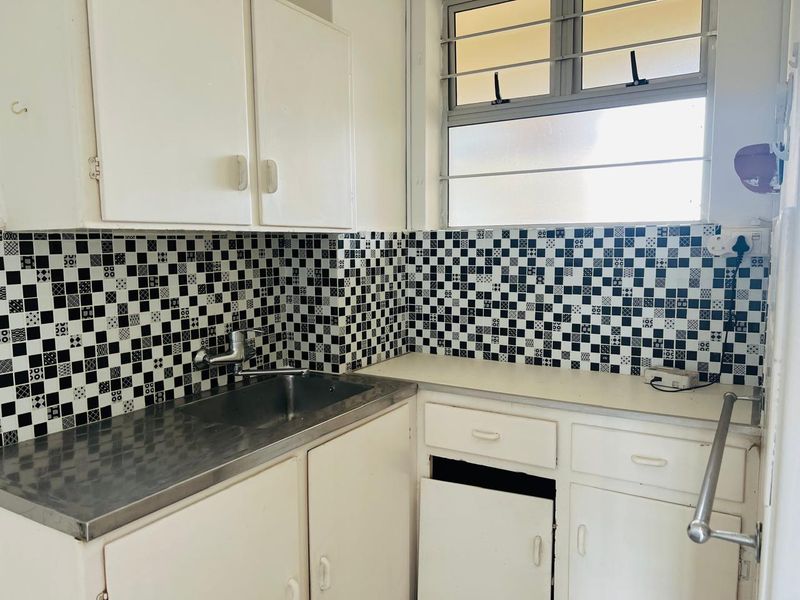 A Studio Apartment To Let In North Beach, Durban - Photo 4