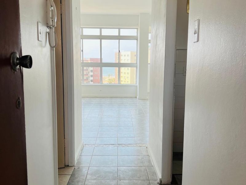 A Studio Apartment To Let In North Beach, Durban - Photo 10