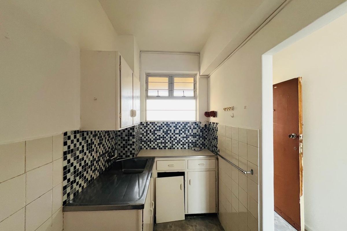 A Studio Apartment To Let In North Beach, Durban - Photo 2