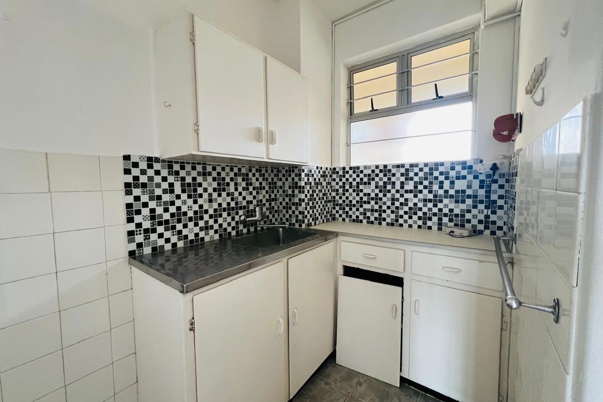 A Studio Apartment To Let In North Beach, Durban - Photo 3