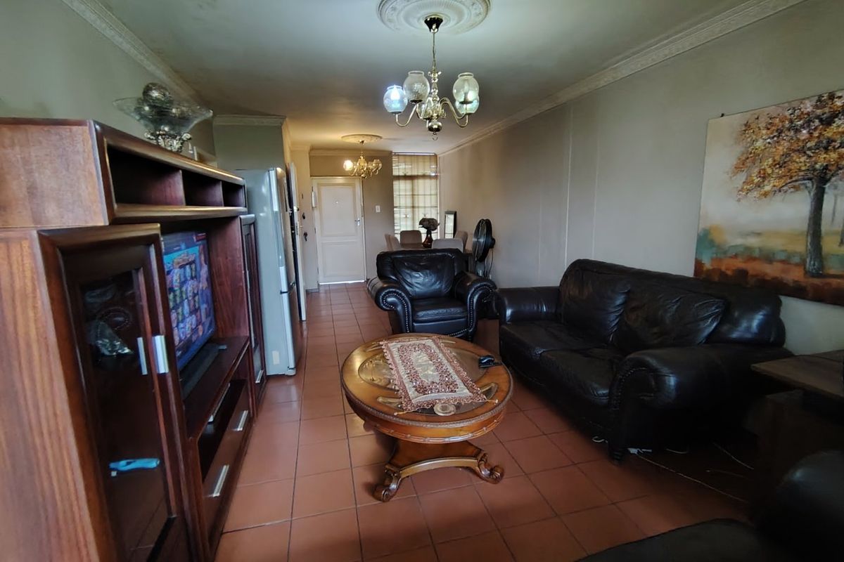 Chic 2 bed flat in Lynnwood Glen with pool in complex - Photo 2