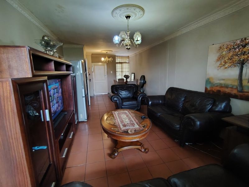 Chic 2 bed flat in Lynnwood Glen with pool in complex - Photo 2