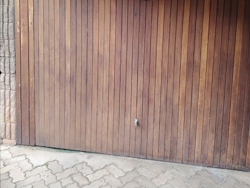 Chic 2 bed flat in Lynnwood Glen with pool in complex - Photo 10