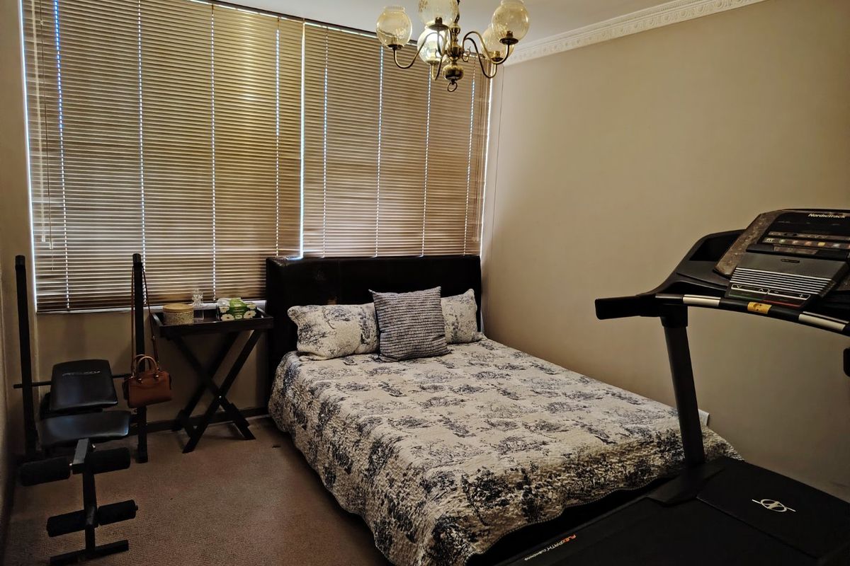 Chic 2 bed flat in Lynnwood Glen with pool in complex - Photo 5