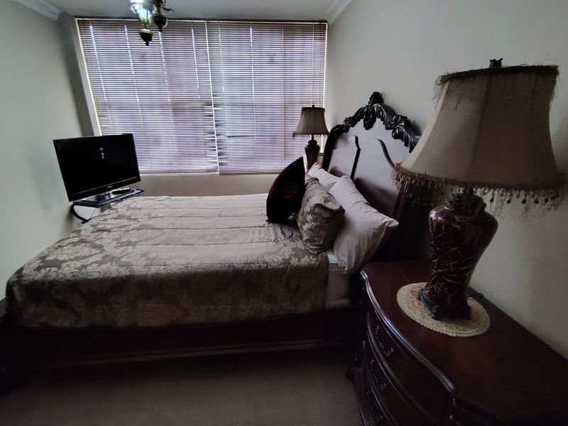 Chic 2 bed flat in Lynnwood Glen with pool in complex - Photo 6