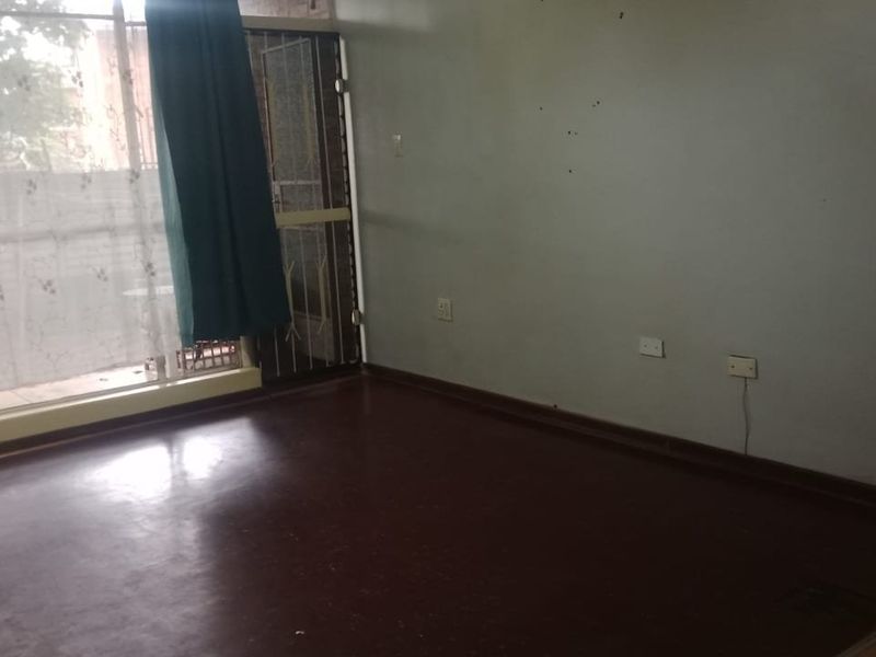 One Bedroom Flat/Apartment for Sale in Casseldale  - Photo 3